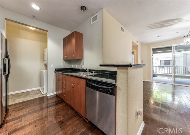 Detail Gallery Image 6 of 29 For 1801 E Katella Ave #2132,  Anaheim,  CA 92805 - 1 Beds | 1 Baths