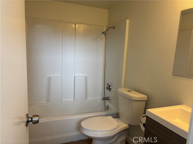 Detail Gallery Image 2 of 10 For 2501 Florida St #2,  Huntington Beach,  CA 92648 - 2 Beds | 2/1 Baths