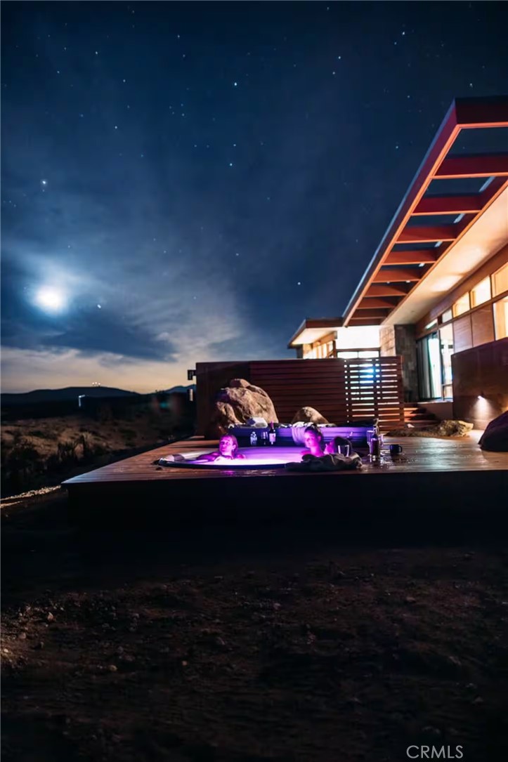 https://media.crmls.org/medias/b760d020-fcd8-4582-b8cd-48a1337ff1dd.jpg?preset=X-Large