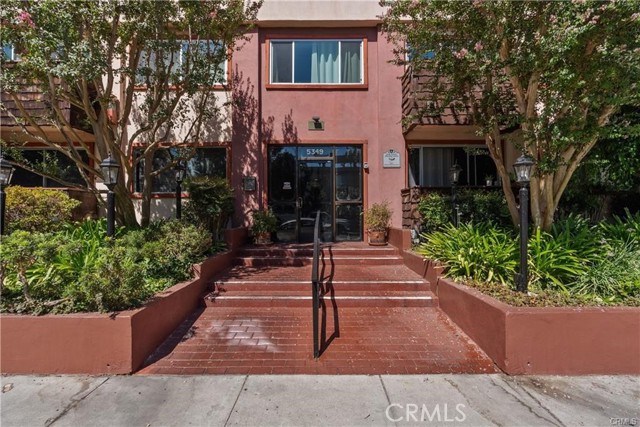 Image 11 of 28 For 5349 Newcastle Avenue 18
