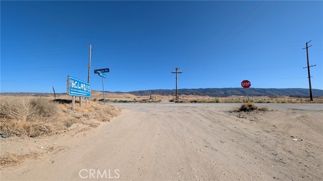 275 W Avenue B, Lancaster CA: https://media.crmls.org/medias/b760fa4c-a945-40f7-9994-f05096ce4aa6.jpg