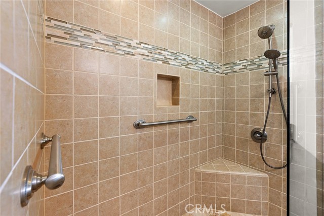Detail Gallery Image 20 of 27 For 20300 Oxnard, Woodland Hills,  CA 91367 - 3 Beds | 2 Baths