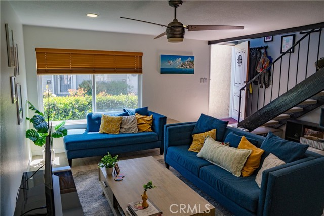 54 Oval Road, Irvine CA: https://media.crmls.org/medias/b761a59c-5f14-4c60-bcda-31c0b7d7b417.jpg