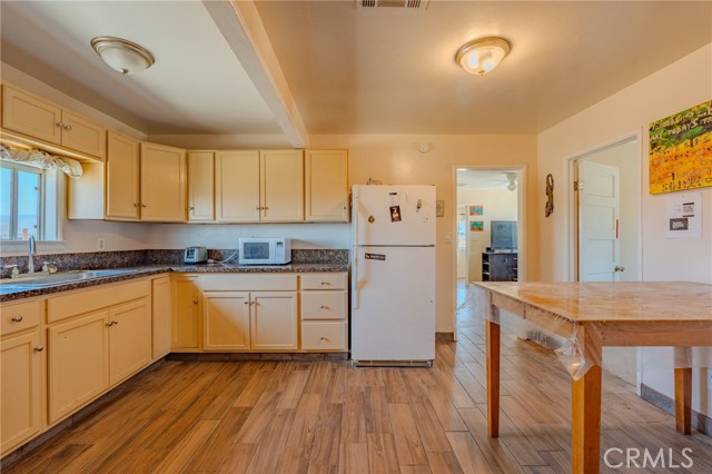 9668 W Rosamond Boulevard, Rosamond CA: https://media.crmls.org/medias/b761fcc3-5c26-4703-9045-f95e56b4daae.jpg