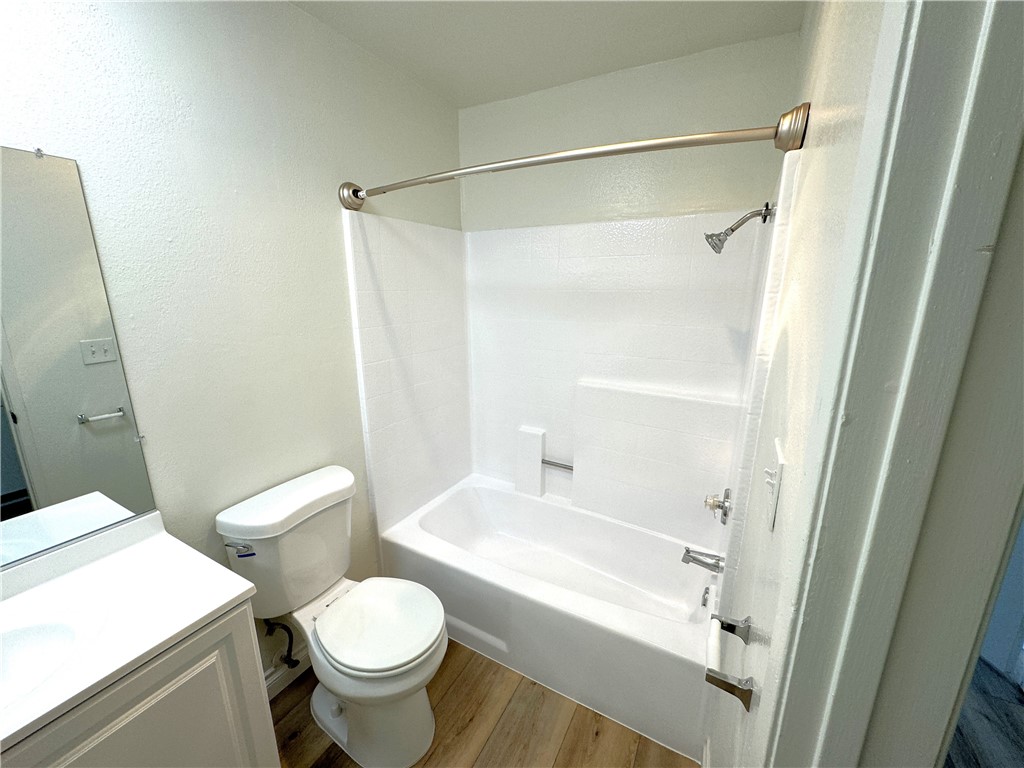 Detail Gallery Image 13 of 14 For 221 W Plymouth St #2,  Inglewood,  CA 90302 - 2 Beds | 2 Baths