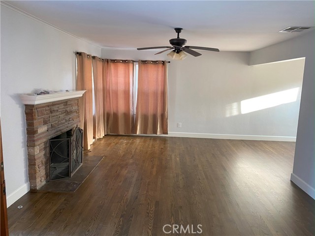 341 N Pine Street, Orange CA: https://media.crmls.org/medias/b76255ad-2018-4bbc-aa0d-6c6024b9229d.jpg