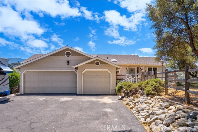 Detail Gallery Image 2 of 49 For 39397 Moonray Ln, Oakhurst,  CA 93644 - 3 Beds | 2/1 Baths