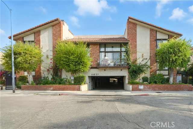 14937 Sherman Way, Van Nuys CA: https://media.crmls.org/medias/b763fc4a-0035-4fc7-a8cb-7812ba0bc0ae.jpg