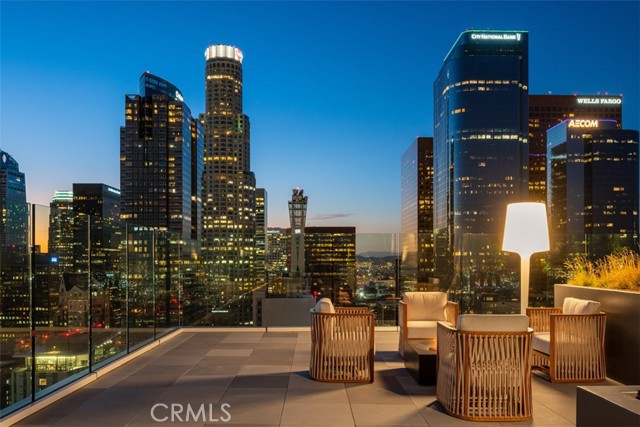 Detail Gallery Image 1 of 25 For 400 S Broadway #2710,  Los Angeles,  CA 90013 - 2 Beds | 2 Baths
