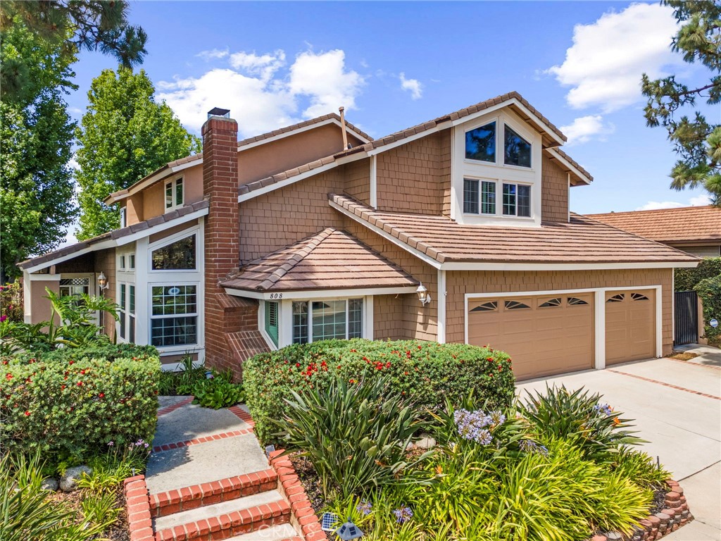 https://media.crmls.org/medias/b7656f31-af4f-4d2e-882b-b2ee55a1bbf5.jpg?preset=X-Large