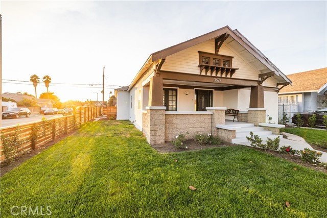 Detail Gallery Image 4 of 74 For 3627 S Van Ness Ave, Los Angeles,  CA 90018 - 4 Beds | 2 Baths