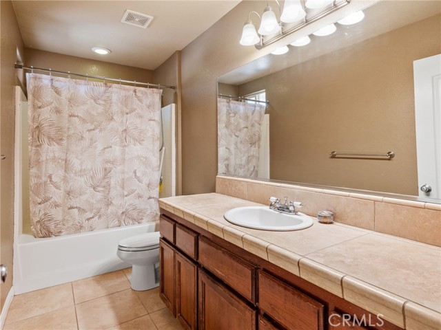 15454 Mustang Avenue, Apple Valley CA: https://media.crmls.org/medias/b7662906-d48c-461b-895d-ecf60d1c553d.jpg
