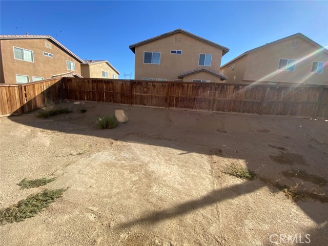 14495 Moon Valley Street, Victorville CA: https://media.crmls.org/medias/b766357f-2c48-4f35-8fab-5ab8c0e9c42a.jpg