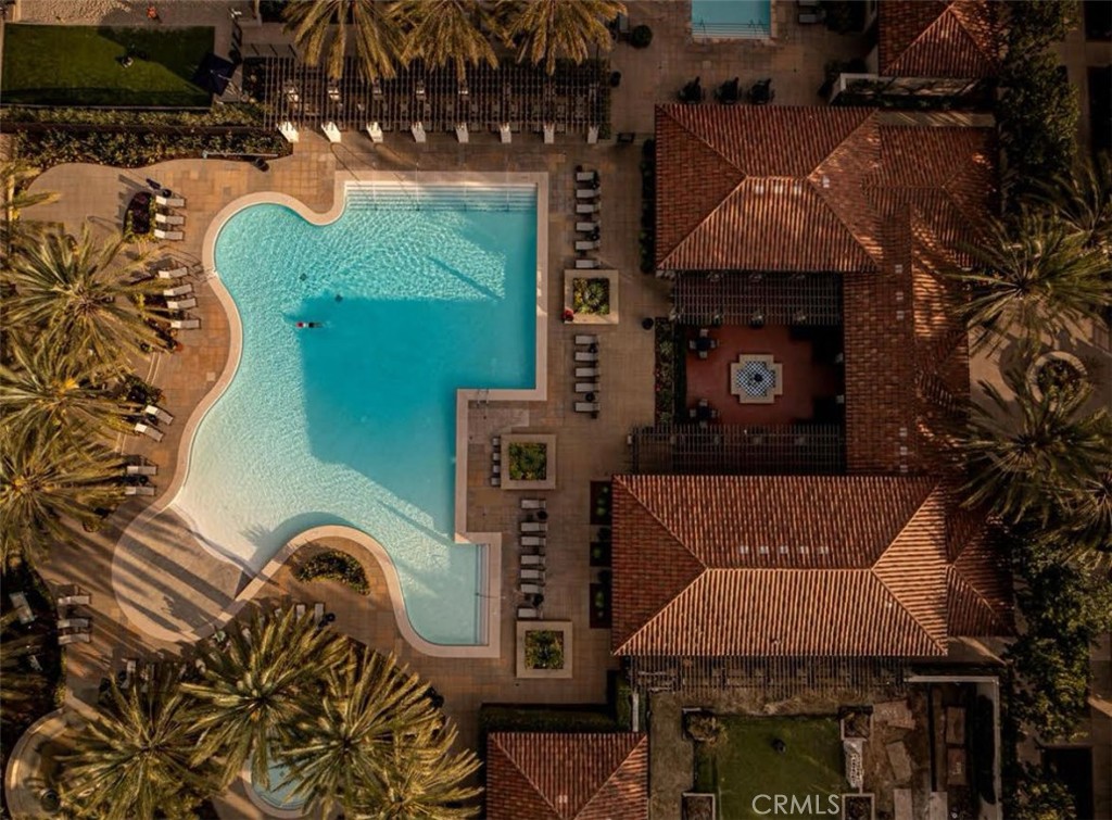 https://media.crmls.org/medias/b7670e1a-1c96-4e9e-a44e-d965203ba99a.jpg?preset=X-Large