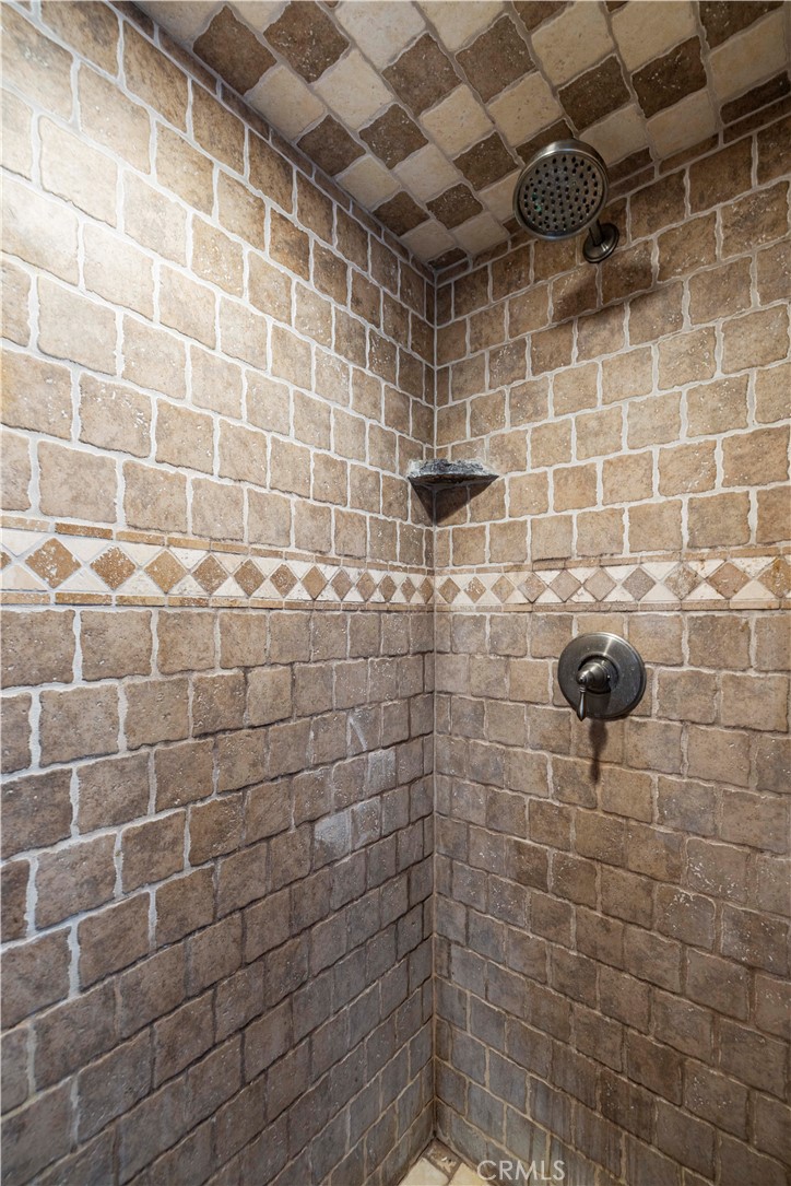 https://media.crmls.org/medias/b767669b-6f29-4932-b83d-e5dab0a026be.jpg?preset=X-Large