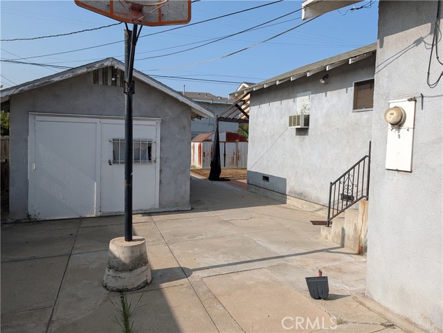 Detail Gallery Image 7 of 33 For 3342 Beswick St, Los Angeles,  CA 90023 - 3 Beds | 2 Baths