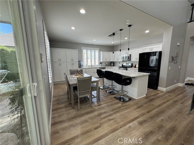 Detail Gallery Image 11 of 39 For 664 Rembrandt, Corona,  CA 92882 - 4 Beds | 3 Baths