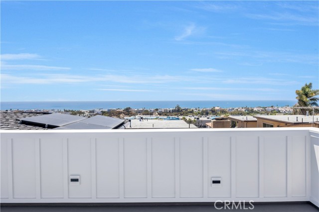 926 17th St, Hermosa Beach CA: https://media.crmls.org/medias/b768ba0e-fc02-4bdb-bd94-0eec7a45132f.jpg