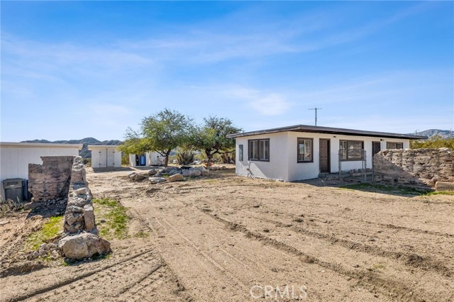 Detail Gallery Image 13 of 64 For 9016 Rose Eden Dr, Morongo Valley,  CA 92256 - 3 Beds | 3 Baths