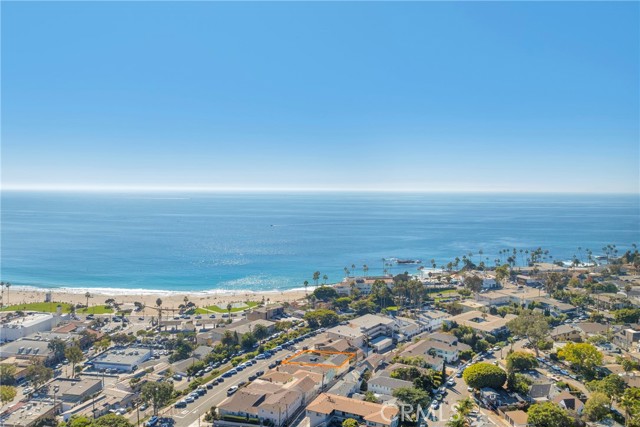220 Cliff Drive, Laguna Beach CA: https://media.crmls.org/medias/b76a108e-bf00-49cd-bdb9-702cd27de488.jpg