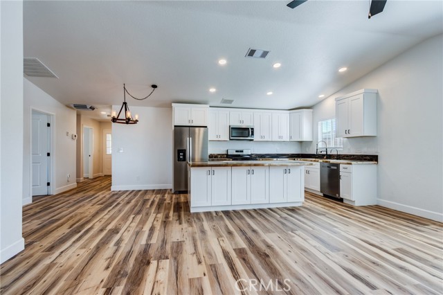 6548 Quail Spring Avenue, 29 Palms CA: https://media.crmls.org/medias/b76bfcd3-8327-4971-8c48-299d18155346.jpg