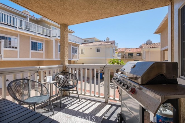 Detail Gallery Image 17 of 43 For 222 S Guadalupe Ave #1,  Redondo Beach,  CA 90277 - 4 Beds | 2/1 Baths