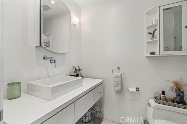 1230 Horn Avenue, West Hollywood CA: https://media.crmls.org/medias/b76c2aaa-11c4-4c8d-884d-829d3be1571a.jpg