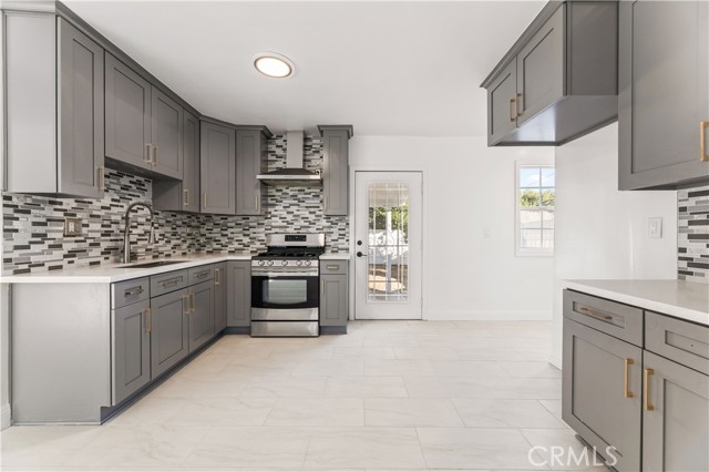14592 Lyle Street, Sylmar CA: https://media.crmls.org/medias/b76cb976-766f-4839-83a1-a0c24ceb2107.jpg