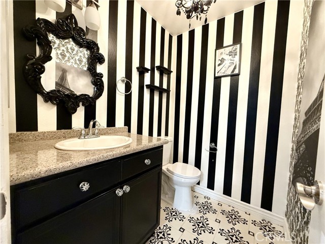 Detail Gallery Image 8 of 26 For 7320 Lennox Ave #H1,  Van Nuys,  CA 91405 - 2 Beds | 2/1 Baths