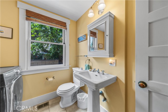 Detail Gallery Image 14 of 56 For 526 W 12th St, Claremont,  CA 91711 - 3 Beds | 2/1 Baths