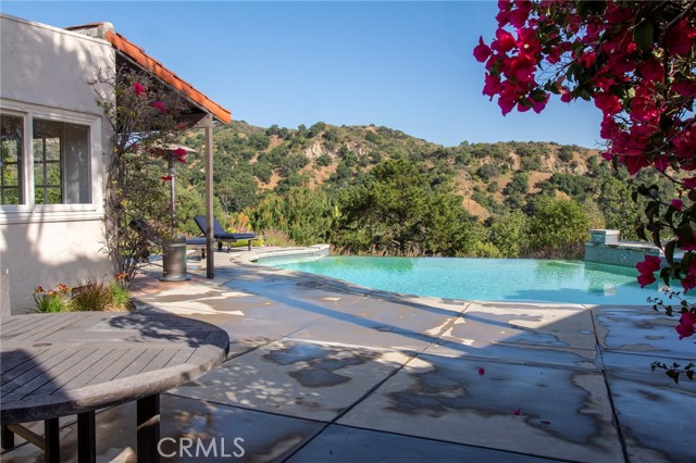 2604 Perkins Circle, Glendale CA: https://media.crmls.org/medias/b76cfbd5-d0c6-49e3-9369-5b0956cc7631.jpg