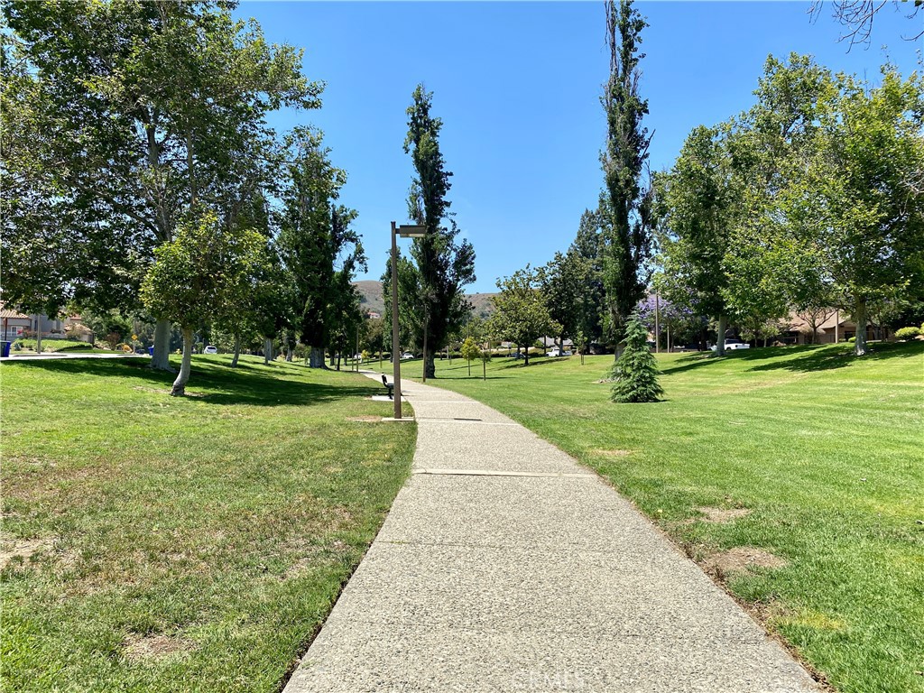 https://media.crmls.org/medias/b76dcd17-e733-45b6-8e19-6fb6c0a69bd4.jpg?preset=X-Large