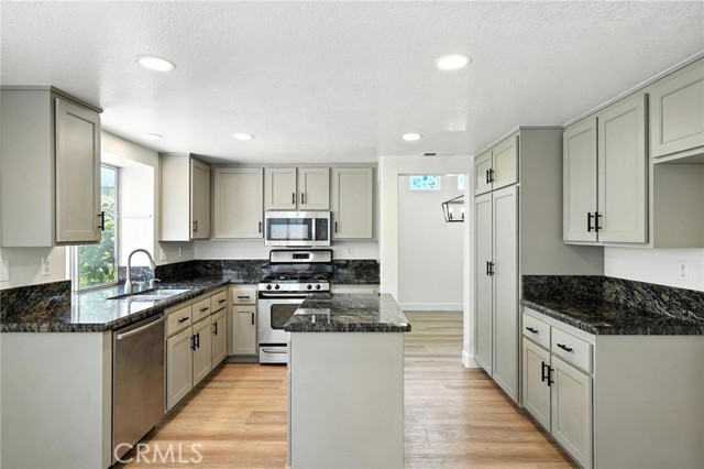 251 Royal Glen Drive, Fallbrook CA: https://media.crmls.org/medias/b76e0cae-76fd-4565-aec8-dbc688b38f52.jpg