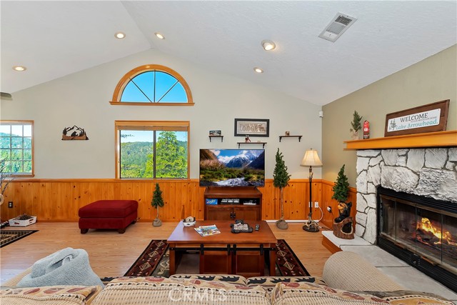 Detail Gallery Image 6 of 45 For 369 Pioneer Rd, Lake Arrowhead,  CA 92352 - 3 Beds | 2/1 Baths