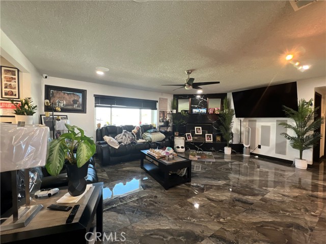 Detail Gallery Image 11 of 59 For 15245 Apache Rd, Apple Valley,  CA 92307 - 3 Beds | 2 Baths