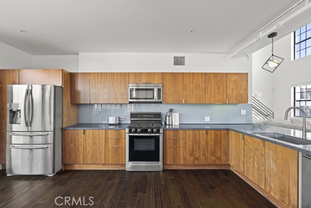 Detail Gallery Image 10 of 52 For 746 S Los Angeles St #1201,  Los Angeles,  CA 90014 - 2 Beds | 3 Baths