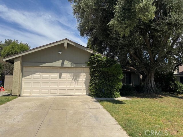 24389 La Glorita Circle, Newhall CA: https://media.crmls.org/medias/b7708821-3206-4c5f-bfaf-4720c0ad997a.jpg