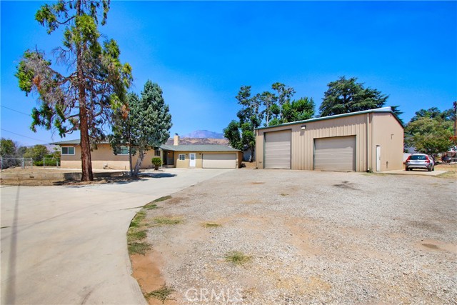 35710 Avenue H, Yucaipa CA: https://media.crmls.org/medias/b771471e-2102-4270-b3e5-51b287526d99.jpg