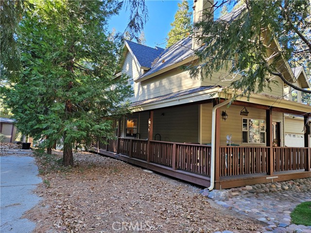 Detail Gallery Image 2 of 43 For 218 Chippewa Ln, Lake Arrowhead,  CA 92352 - 4 Beds | 2/1 Baths