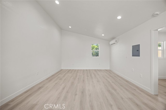 Image 25 of 37 For 2024 Grandridge Ave