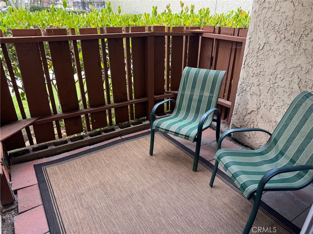 https://media.crmls.org/medias/b772e0c8-1357-4e01-994e-a16ecd6dc066.jpg?preset=X-Large