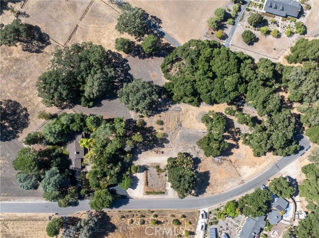 2480 Ardilla Road, Atascadero CA: https://media.crmls.org/medias/b772e8e4-57ca-4af5-80d6-1496b5bac6c6.jpg