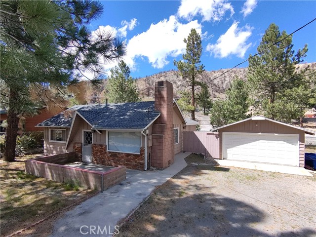 592 Mountain View Avenue, Wrightwood CA: https://media.crmls.org/medias/b7731b9a-1015-4369-9c01-a4180b5c57e7.jpg