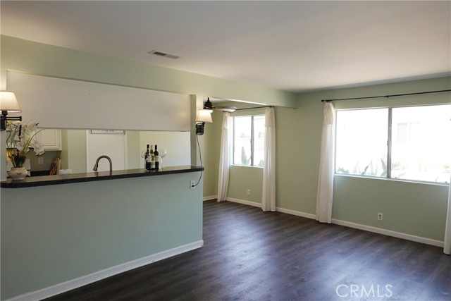 Detail Gallery Image 6 of 39 For 2033 Calle La Sombra #2,  Simi Valley,  CA 93063 - 2 Beds | 1 Baths