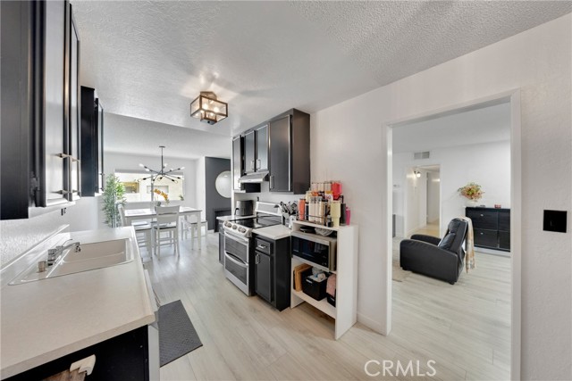 2386 E Del Mar Boulevard, Pasadena CA: https://media.crmls.org/medias/b7751d73-2c2d-4141-abad-7df41e476954.jpg