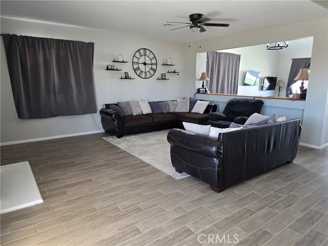 Detail Gallery Image 6 of 33 For 3330 Garnet, Rosamond,  CA 93560 - 5 Beds | 3 Baths