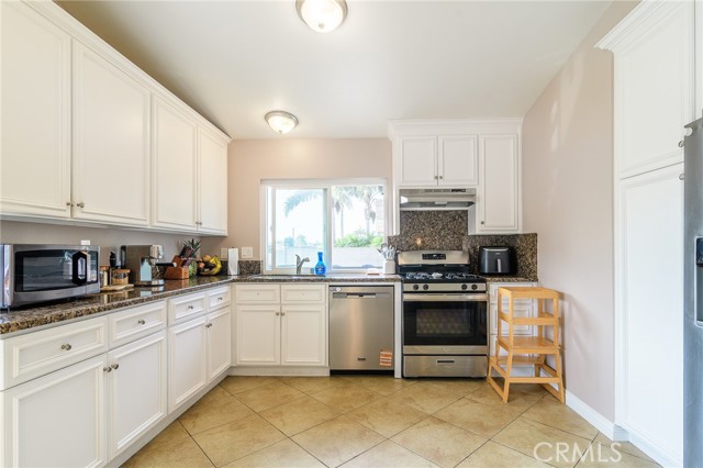Detail Gallery Image 18 of 30 For 20731 Brookdale Ln, Huntington Beach,  CA 92646 - 3 Beds | 2 Baths