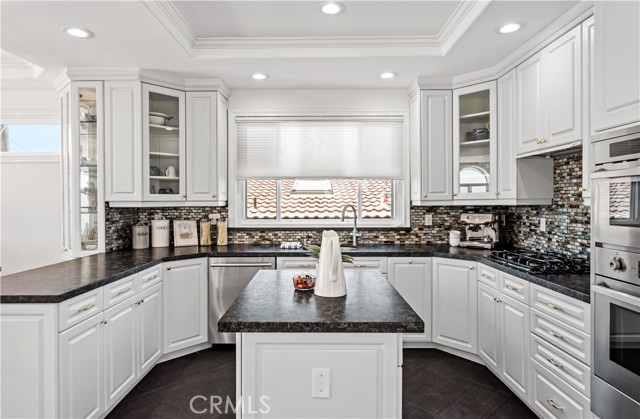 225 Rosecrans Place, Manhattan Beach, California 90266, 3 Bedrooms Bedrooms, ,3 BathroomsBathrooms,Residential,Sold,Rosecrans,SB23067054