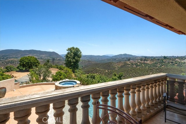 1917 Santa Margarita Drive, Fallbrook CA: https://media.crmls.org/medias/b776b60d-05bf-404f-a5bf-8e2de16f16aa.jpg