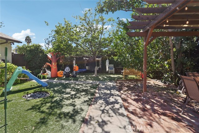 18937 Sylvan Street photo 4